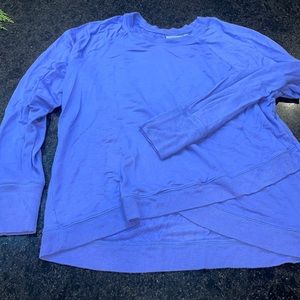 Women’s Athleta cozy crewneck. Size L